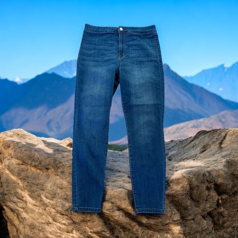 Guess High Rise Blue Jeans - Picture 11 of 11